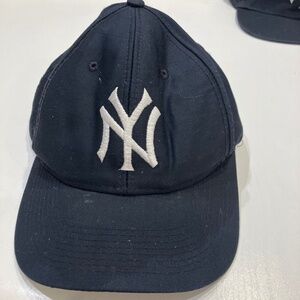 Vintage Yankee hat from the 1990s made by Logo 7